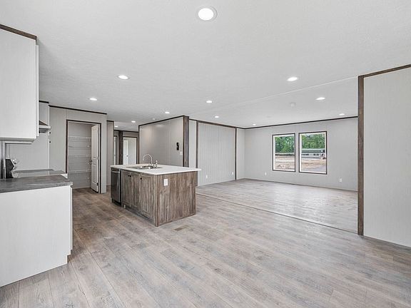 5th image of 1335 Rabbit Ln.