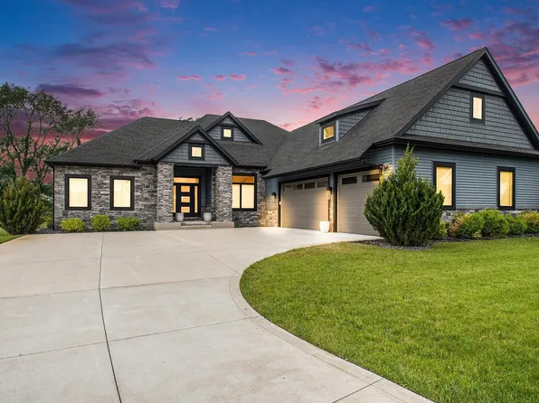 51601 Salem Meadows Dr, Granger, IN 46530