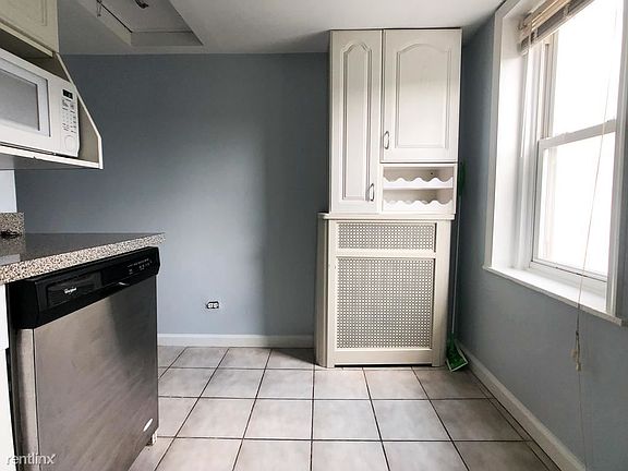 4th image of 123 Dupont St #B
