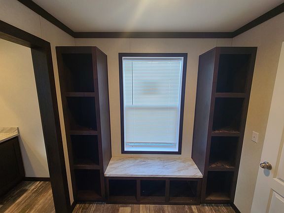 4th image of 516 Courtland Ln #716