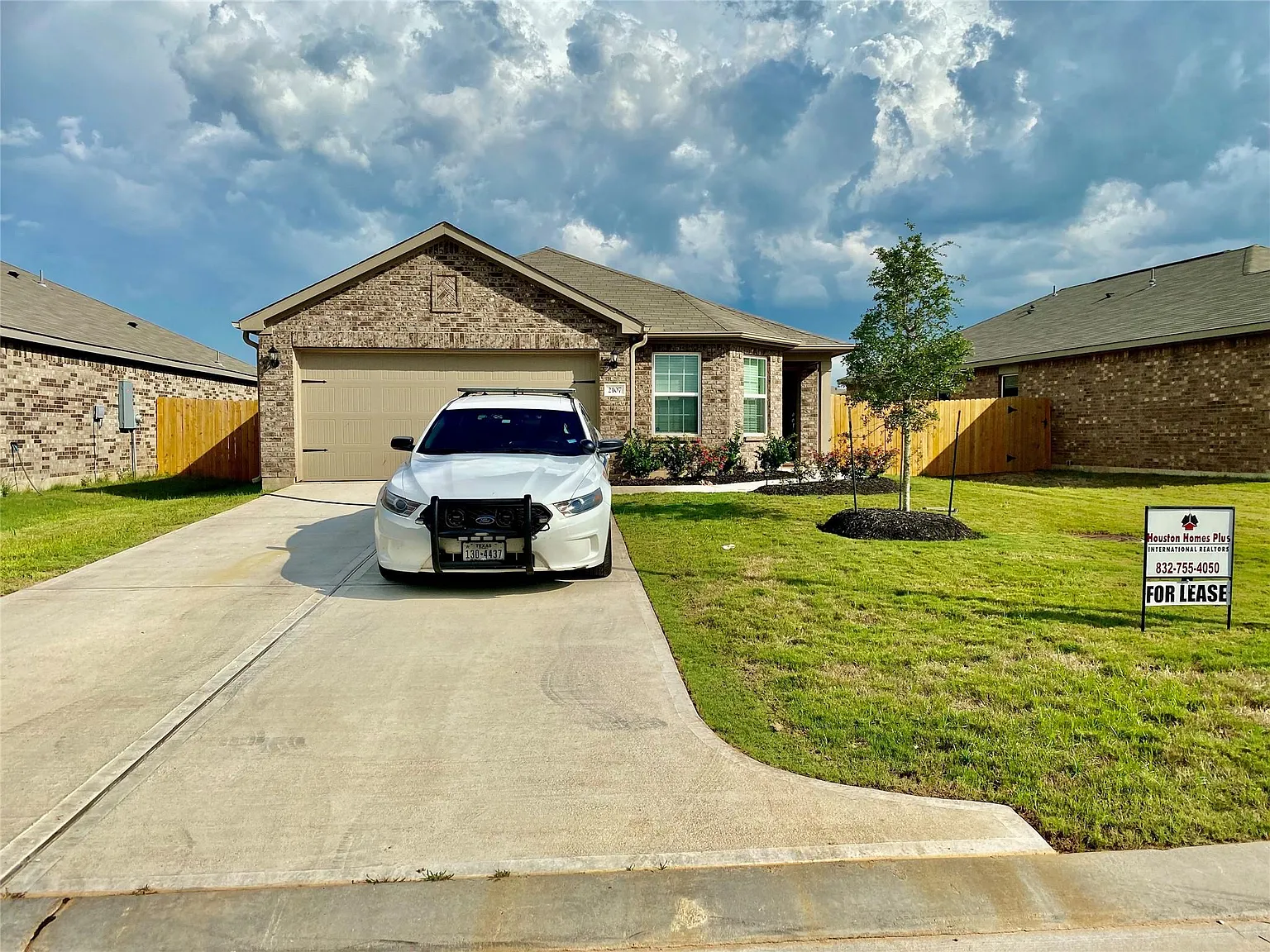 3 bed, 2.0 bath, 1844 sqft, $2,100 — Photo 1