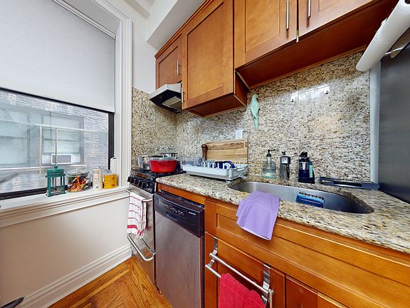 4th image of 245 W 51st St APT 312