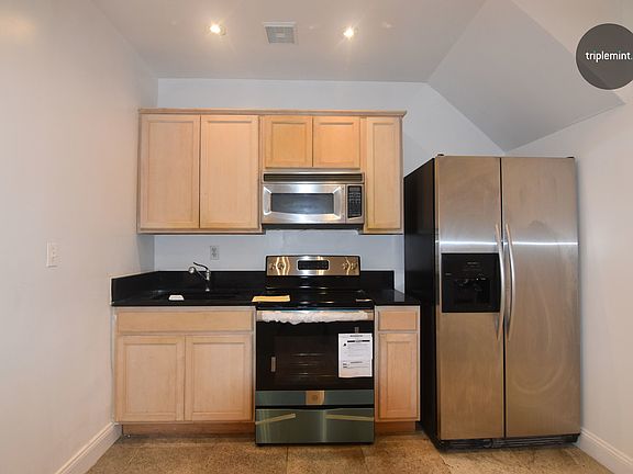 4th image of 133 N 4th St #107