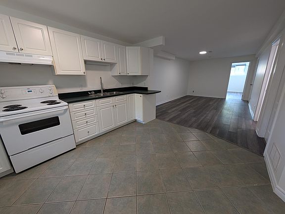 3rd image of 297 Owens Cres #2