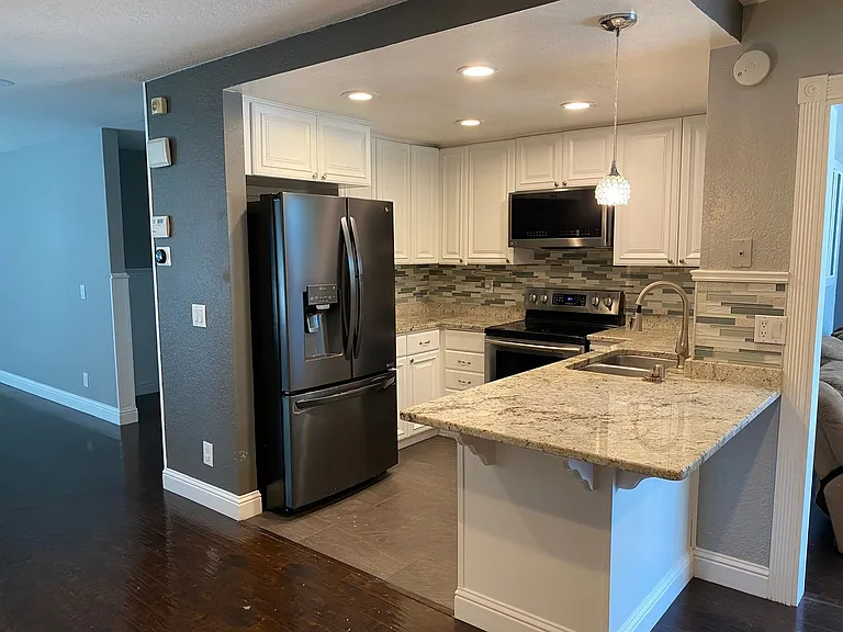 1650 Honeysuckle Rd — Photo 13