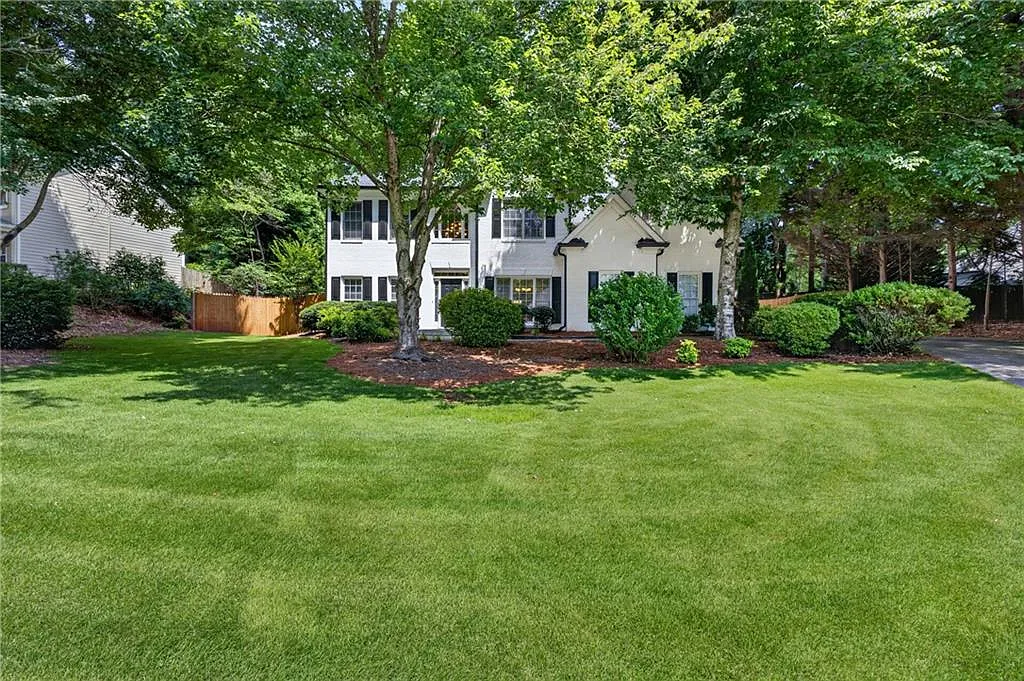 5 bed, 3.0 bath, 2940 sqft, $3,100 — Photo 2