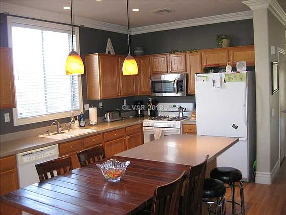 2nd image of 8012 Hesperides Ave