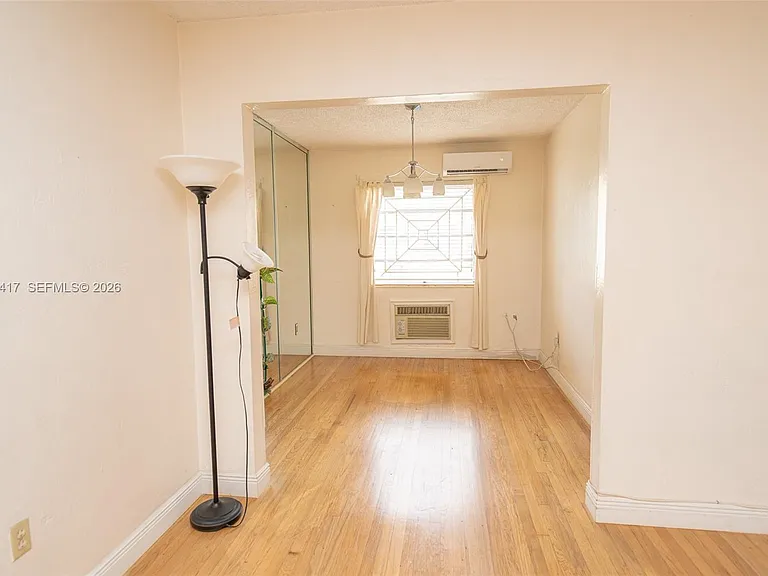 637 SW 11th St #6W — Photo 8