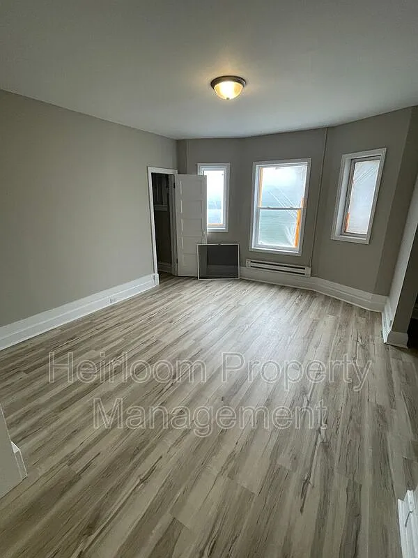 2 bed, 1.0 bath, 100 sqft, $1,425 — Photo 3