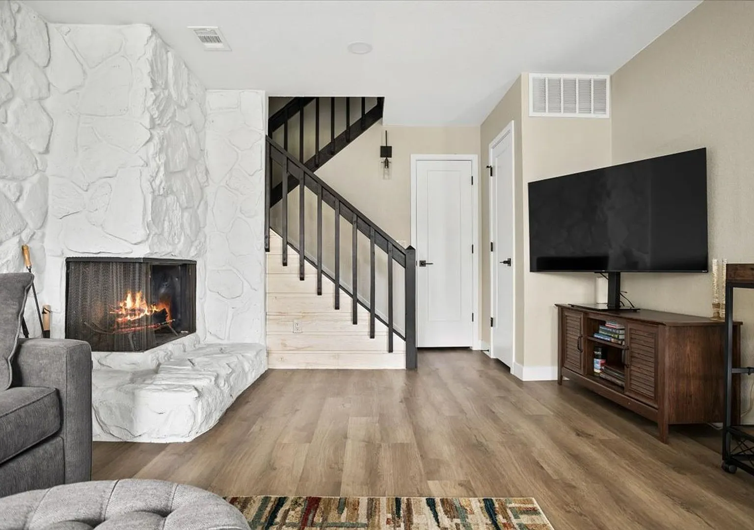 Charming Townhome Overlooking Lake Arbor Golf Course — Photo 4