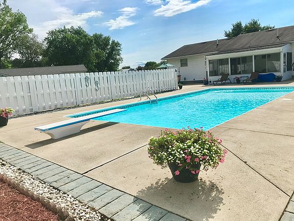 5th image of 72 Westview Dr