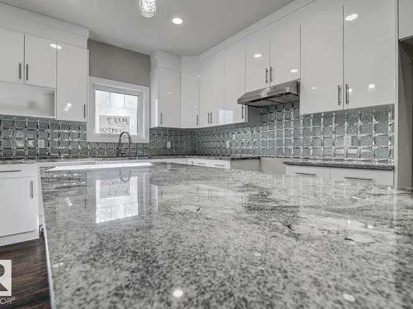 10357 149th St NW, Edmonton, AB T5P 1L4