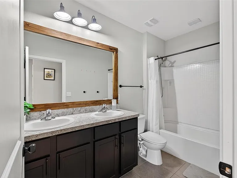 11176 Leland Groves Dr — Photo 40