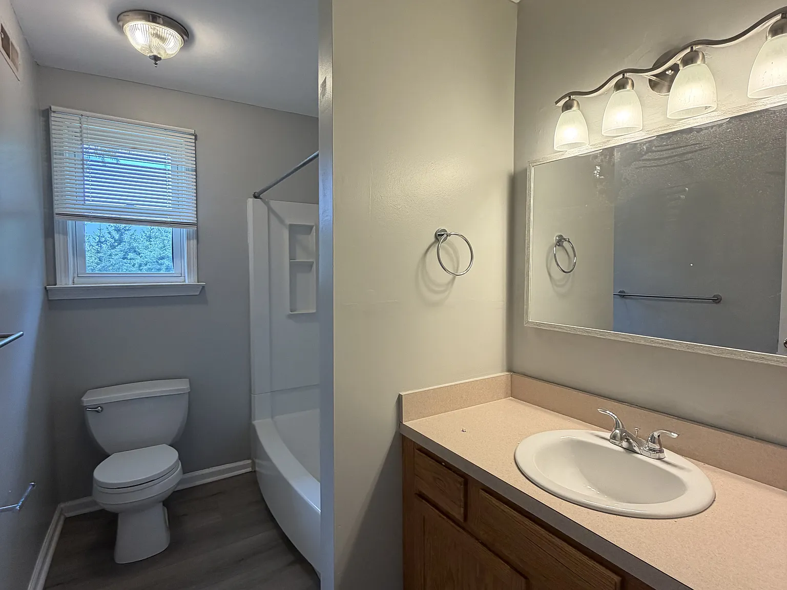 1 bed, 868 sqft, $1,700 — Photo 2