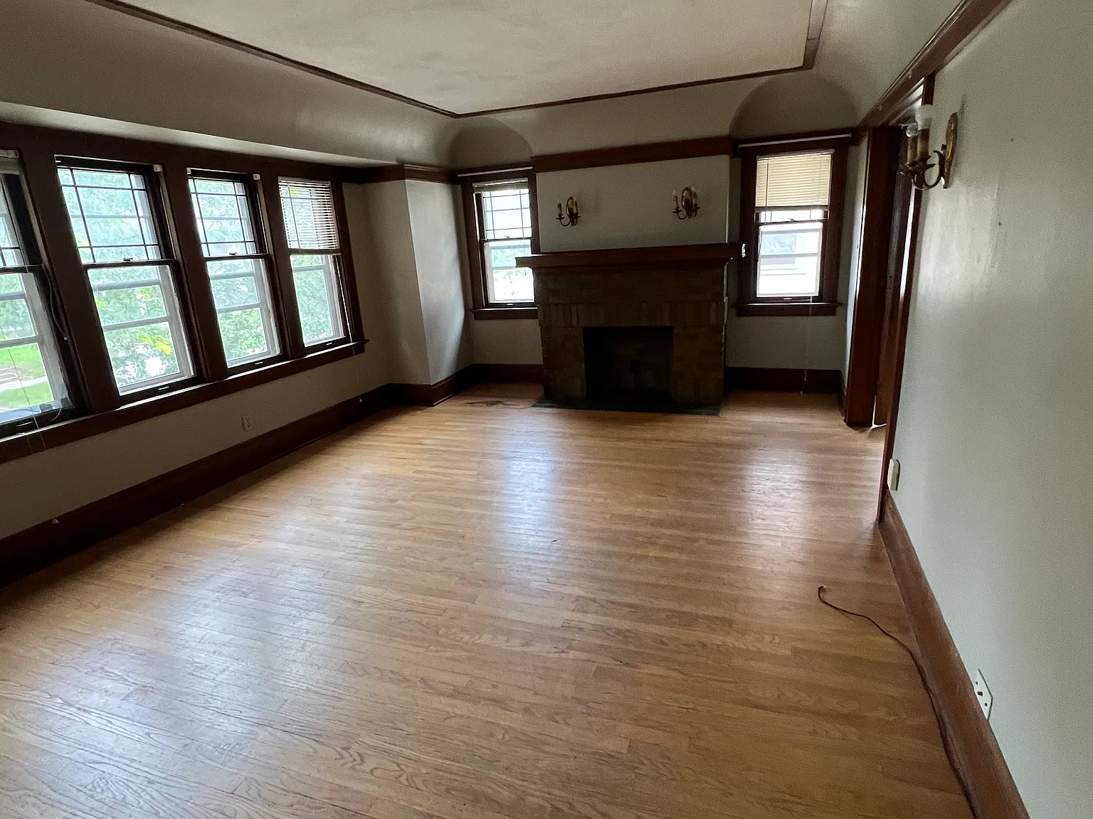 3 bed, 1300 sqft, $1,800 — Photo 2