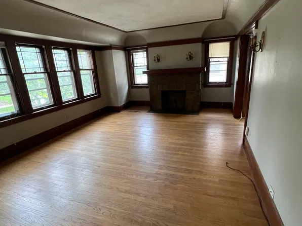 6221 W Lloyd St #6223, Milwaukee, WI 53213