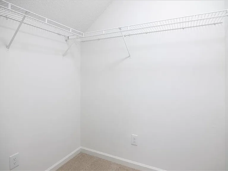 4033 Ravenwood Ct — Photo 24