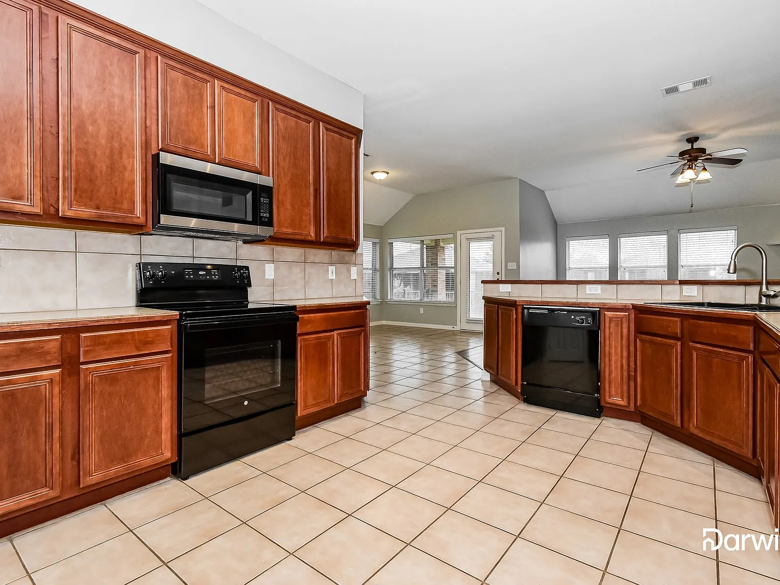 3 bed, 3.0 bath, 2256 sqft, $2,110 — Photo 2
