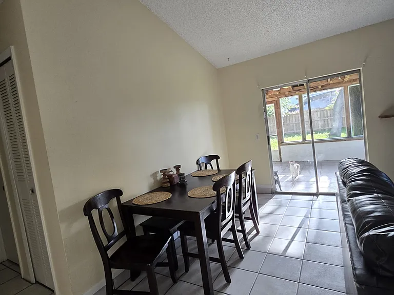 1545 Maxwell Ln — Photo 29