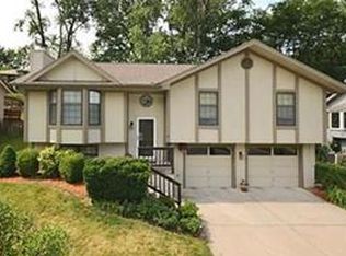 10505 NW 57th Ter, Parkville, MO 64152