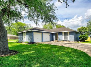 300 Baycrest Dr, League City, TX 77573