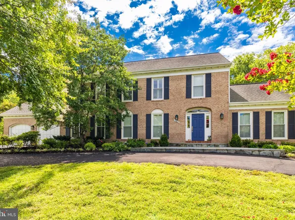 8421 Holly Leaf Dr, Mc Lean, VA 22102