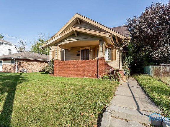 3rd image of 1932 Oakwood Ave