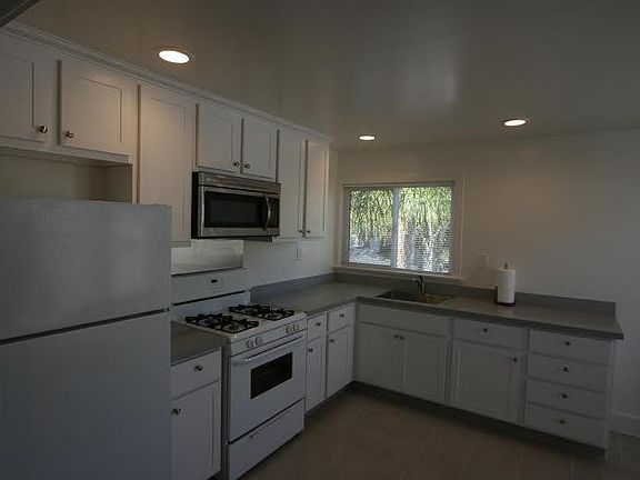 4th image of 981 E Orange Grove Blvd