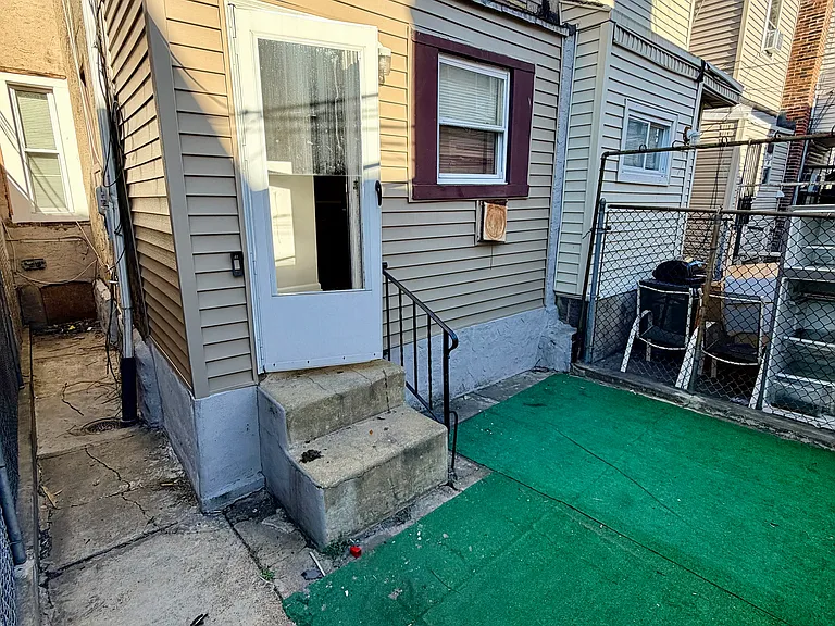2084 E Pacific St — Photo 17