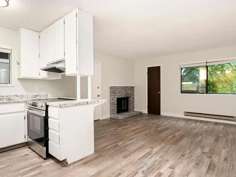 1209 W Plum St #C5 — Photo 1