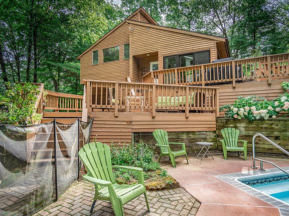 3rd image of 53 Robinwood Dr