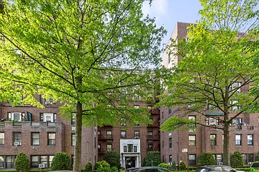 175-27 Wexford Terrace in Jamaica Estates