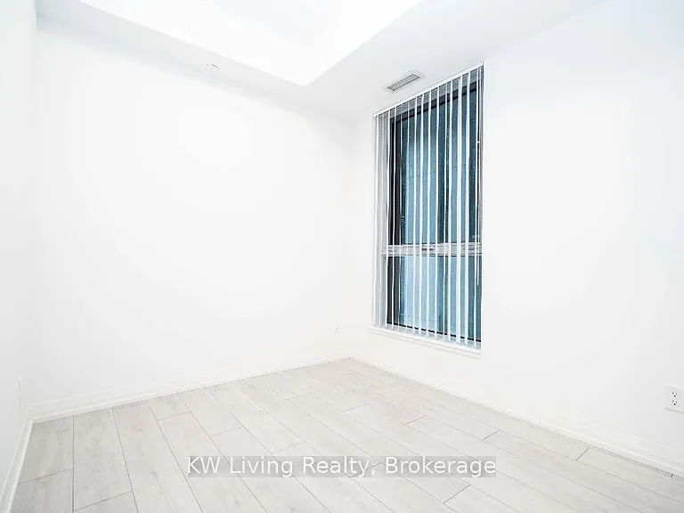 400 King St W #523 — Photo 12