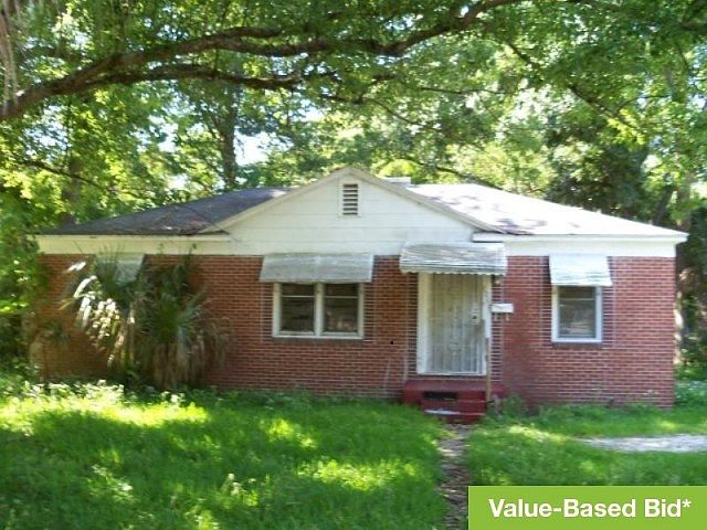 1st image of 8006 Lexington Dr