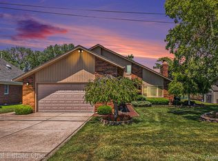 7344 Flamingo St, Algonac, MI 48001