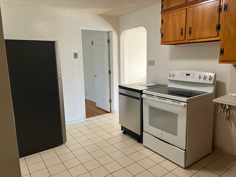1806 Dighton St — Photo 8