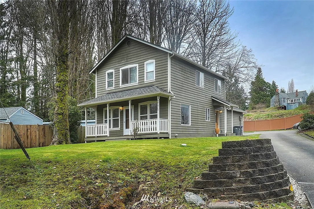 2175 NW Woodland Drive photo 1