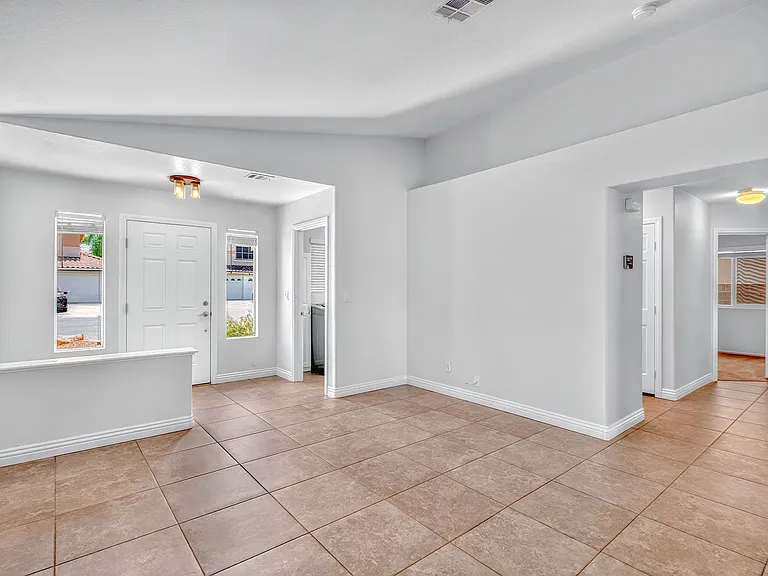 630 Beresford Ave — Photo 4