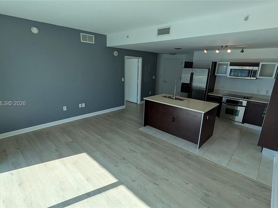 1st image of 1900 N Bayshore Dr APT 4007