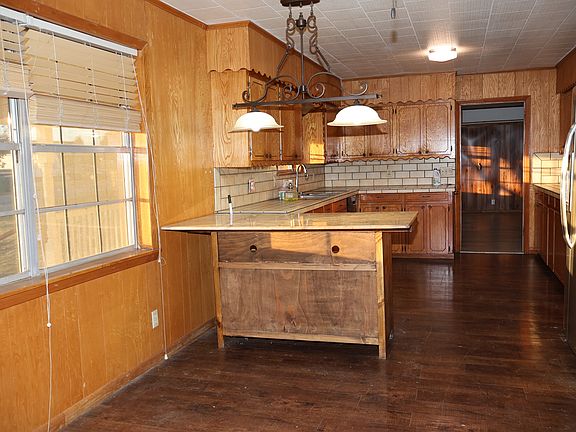 4th image of 411 Lloyds Ln