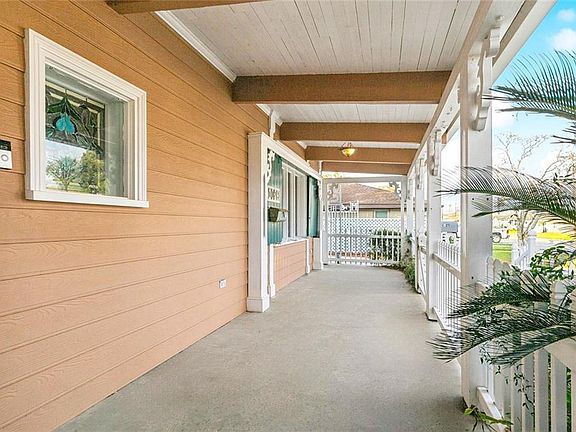4th image of 1028 Farrington Dr