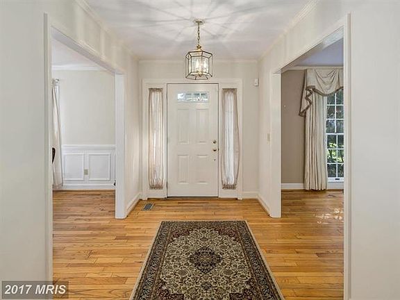 2nd image of 9814 Oak Valley Ct