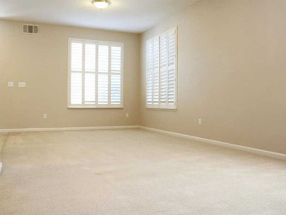 3rd image of 5824 W Country Ave