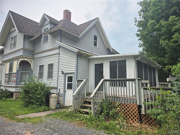 5th image of 2697 Van Buren St
