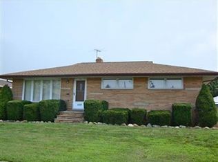 6905 Reid Dr, Parma Heights, OH 44130