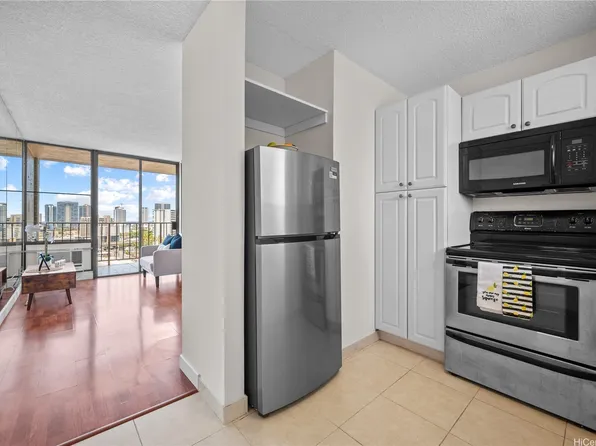 1561 Pensacola St APT 1104, Honolulu, HI 96822