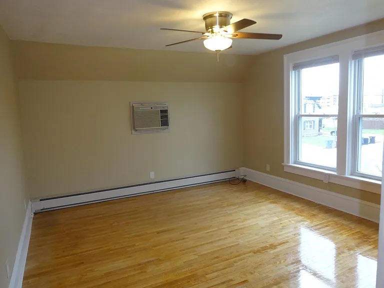 48 Sherman Pl — Photo 5