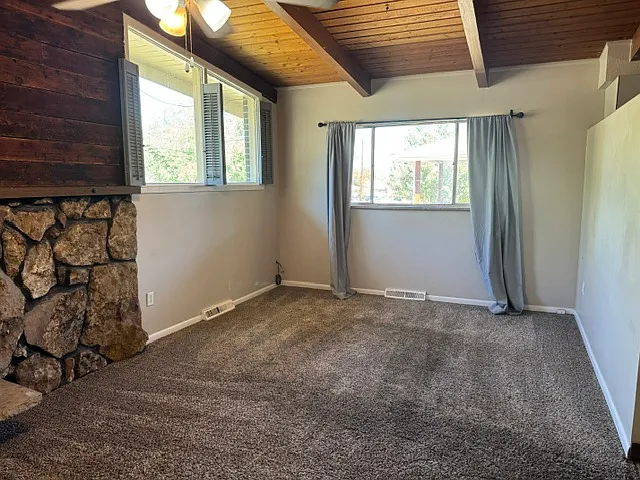 5 bed, 2000 sqft, $3,000 — Photo 2