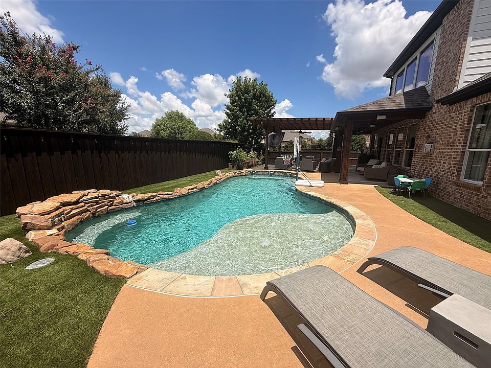 2nd image of 408 Paloverde Ln