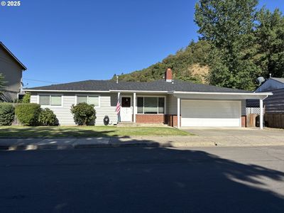 733 W Ballf St, Roseburg, OR, 97471